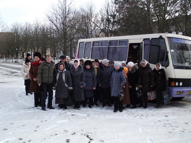 Прием прихожанами Свято-Димитриевского храма паломников.