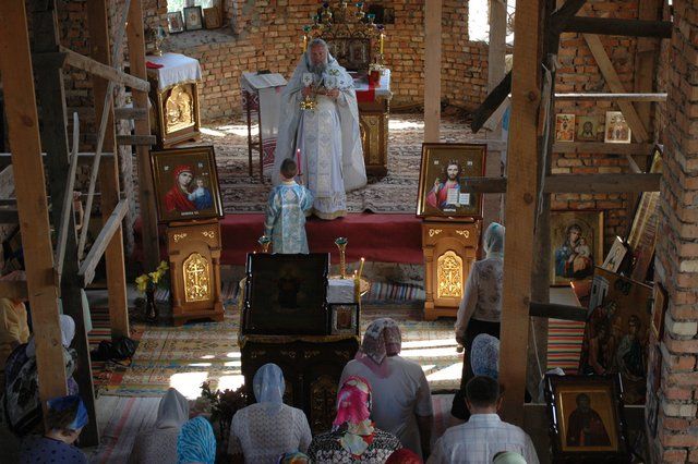 Паломники в храмах Аскании-Нова