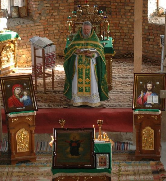7 апреля в храме «Спорительницы хлебов» настоятель протоиерей Иоанн Канинец совершил праздничную Божественную литургию