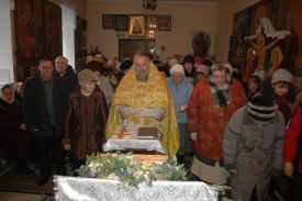 Аскания Православная - божественная литургия в Свято-Дмитриевском храме, настоятель, протоиерей Иоанн
