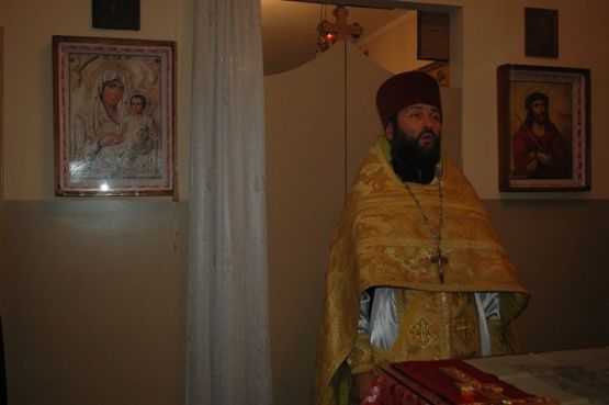 Божественную литургию в Свято-Димитриевском храме совершил клирик нашего прихода иерей Владимир Шелест