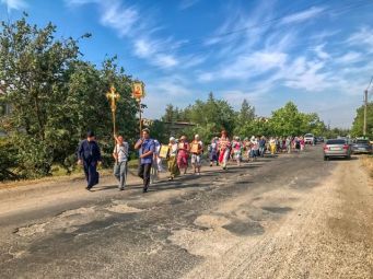 Традиционный Крестный ход из Чаплинки в Асканию-Нова