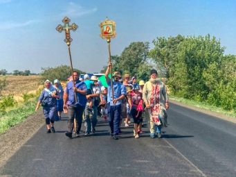 Традиционный Крестный ход из Чаплинки в Асканию-Нова