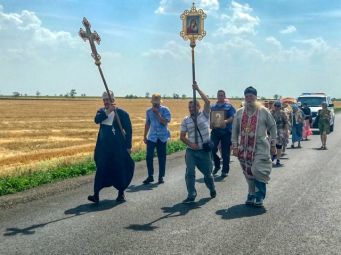 Традиционный Крестный ход из Чаплинки в Асканию-Нова