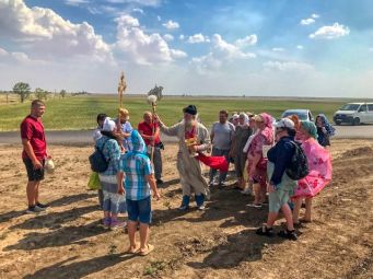 Традиционный Крестный ход из Чаплинки в Асканию-Нова