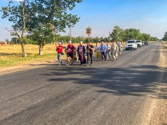 Традиционный Крестный ход из Чаплинки в Асканию-Нова