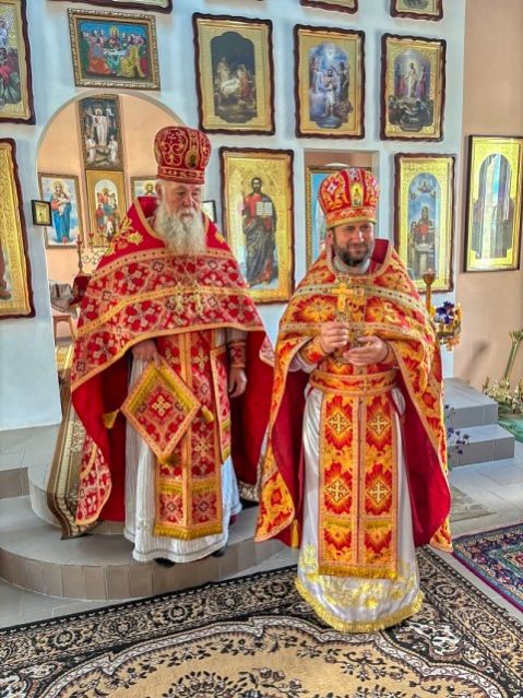 Божественная литургия в с. Надеждовка