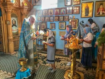 Божественная литургия в день принесения чудотворной иконы Божией Матери «Мати Молебница»