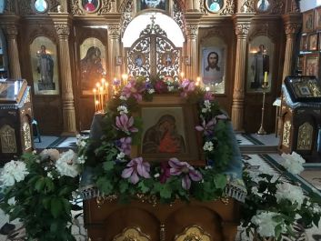 Престольный праздник Божией Матери в честь Ее иконы «Мати Молебница»