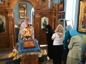 Божественная Литургия в день чествования иконы Пресвятой Богородицы “Достойно есть” или “Милующая”