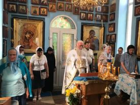 Божественная Литургия в день чествования иконы Пресвятой Богородицы “Достойно есть” или “Милующая”