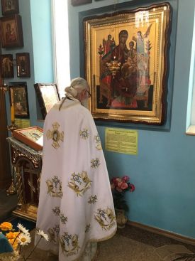 Божественная Литургия в день чествования иконы Пресвятой Богородицы “Достойно есть” или “Милующая”