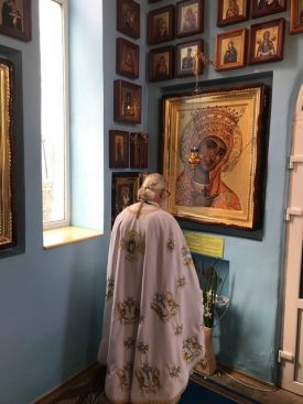 Божественная Литургия в день чествования иконы Пресвятой Богородицы “Достойно есть” или “Милующая”