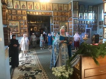 Божественная литургия в день обретения чудотворной иконы Божией Матери «Мати Молебница»