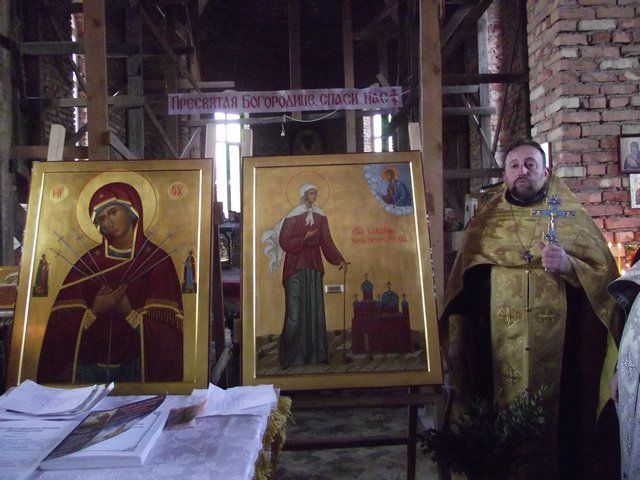 Прием прихожанами Свято-Димитриевского храма паломников.