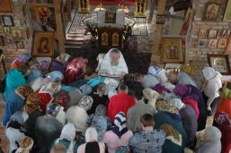 Божественная литургия в храме иконы Божией Матери "Спорительница хлебов"