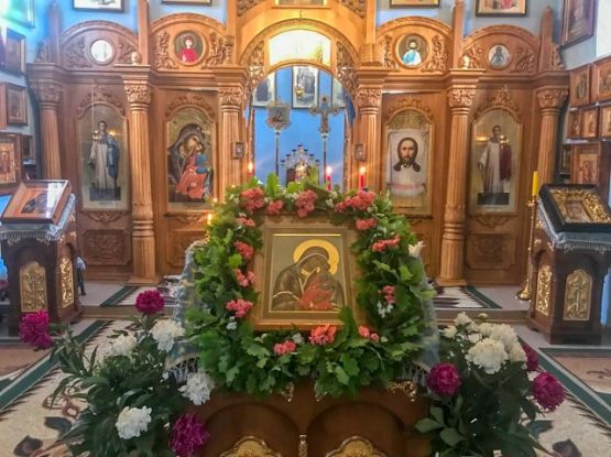 Престольный праздник Божией Матери в честь Ее иконы «Мати Молебница»