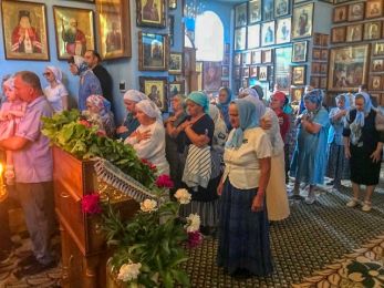 Престольный праздник Божией Матери в честь Ее иконы «Мати Молебница»