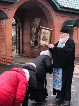 Встреча иконы Божией Матери Агиосоритисса (Заступница)