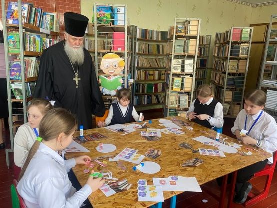 Учащиеся и педагоги Асканийской и Хлебодаровской школ посетили храмовый комплекс