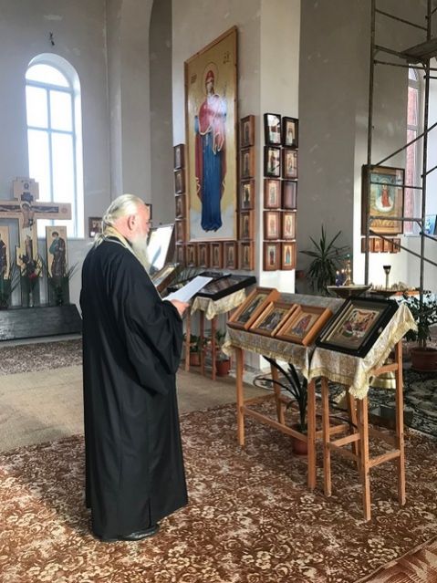 Молебное пение у святынь