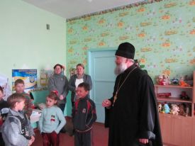 Настоятель о. Иоанн посетил школу-сад в с. Питомник